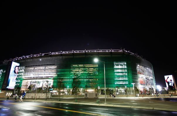 File:Service members unfurl flag at NY Jets first home game at new  Meadowlands Stadium.jpg - Wikipedia