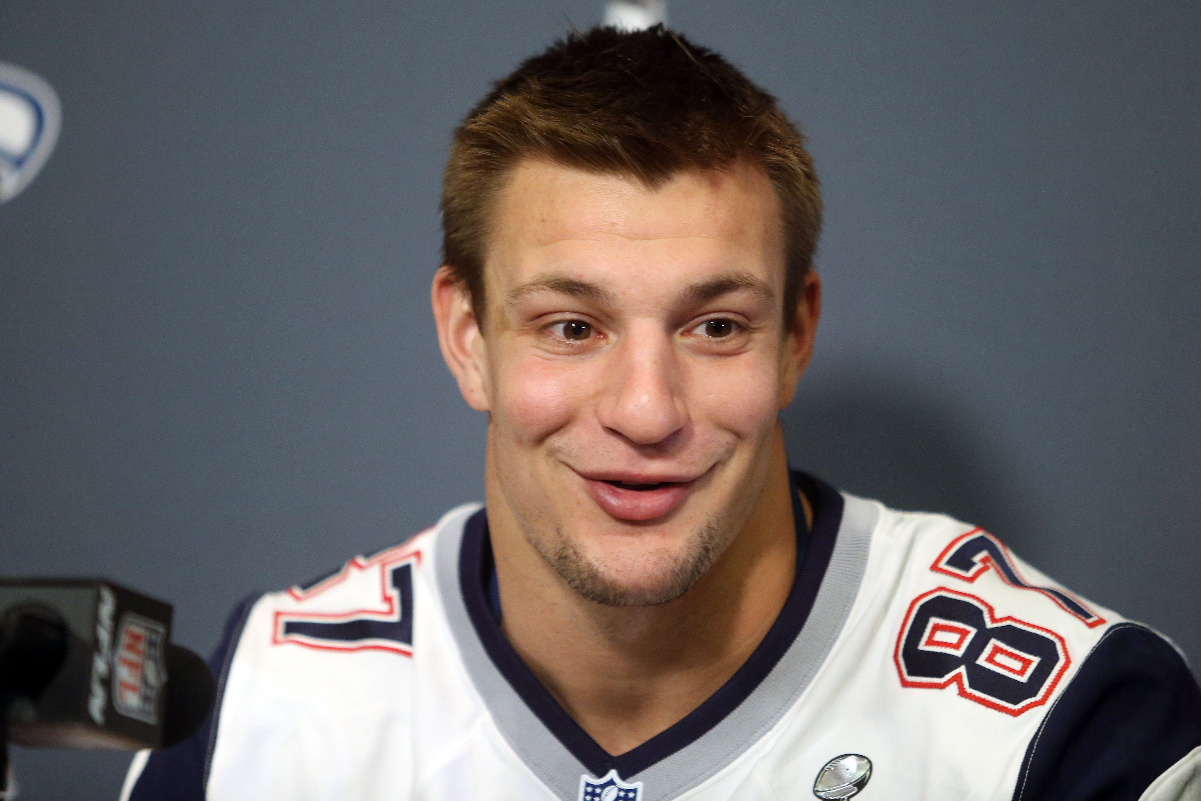 Patriots TE Rob Gronkowski to be on cover of 'Madden NFL '17