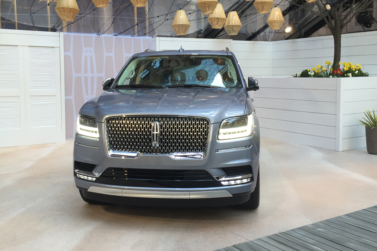 Luxury Rides at the Dallas Cowboys World Headquarters: Trying Out the New  Lincoln Experience Center