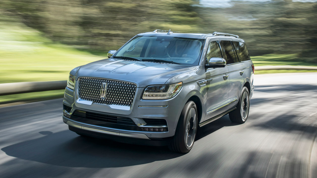 lincoln-navigator-2018-on-road