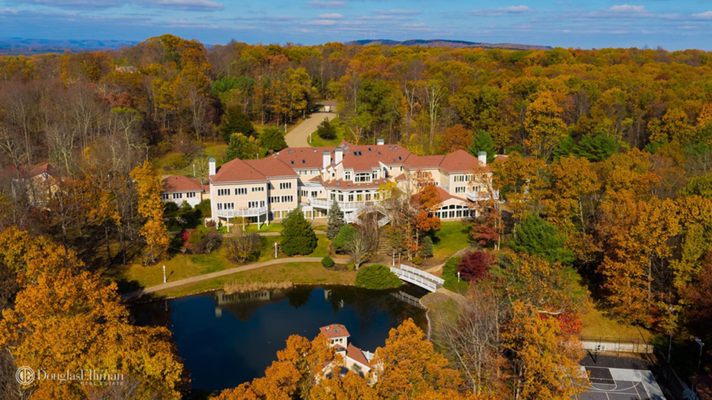 Nine West shoe mogul's Connecticut mansion up for auction