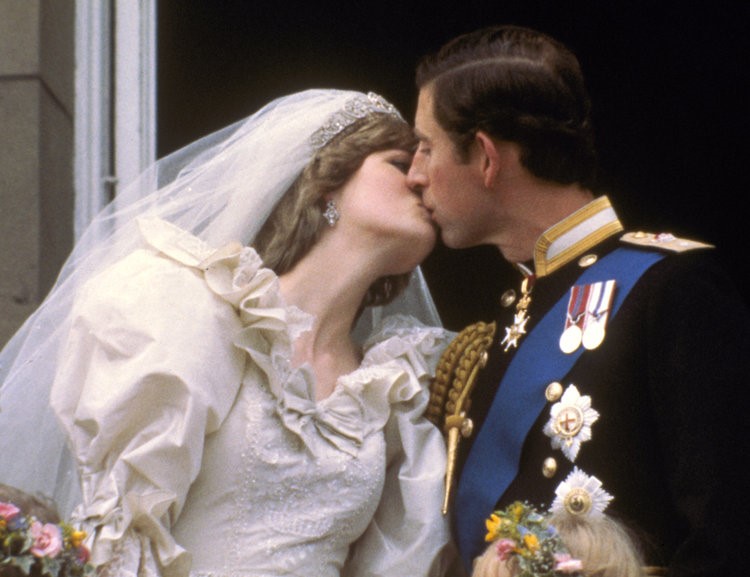 Princess diana outlet wedding dress price