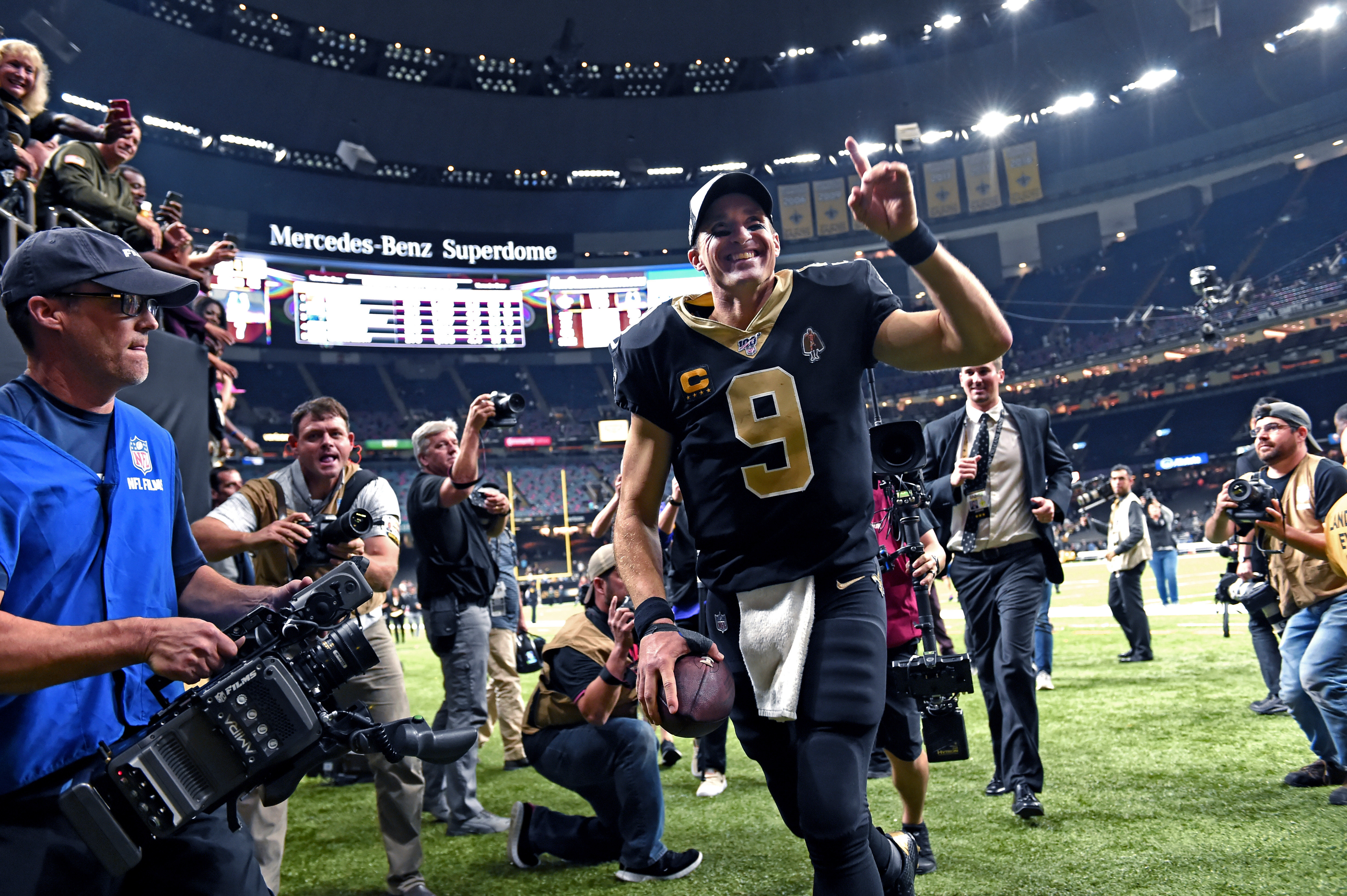 NFL Roundup: Saints, Colts extend perfect records to 13-0 – Delco