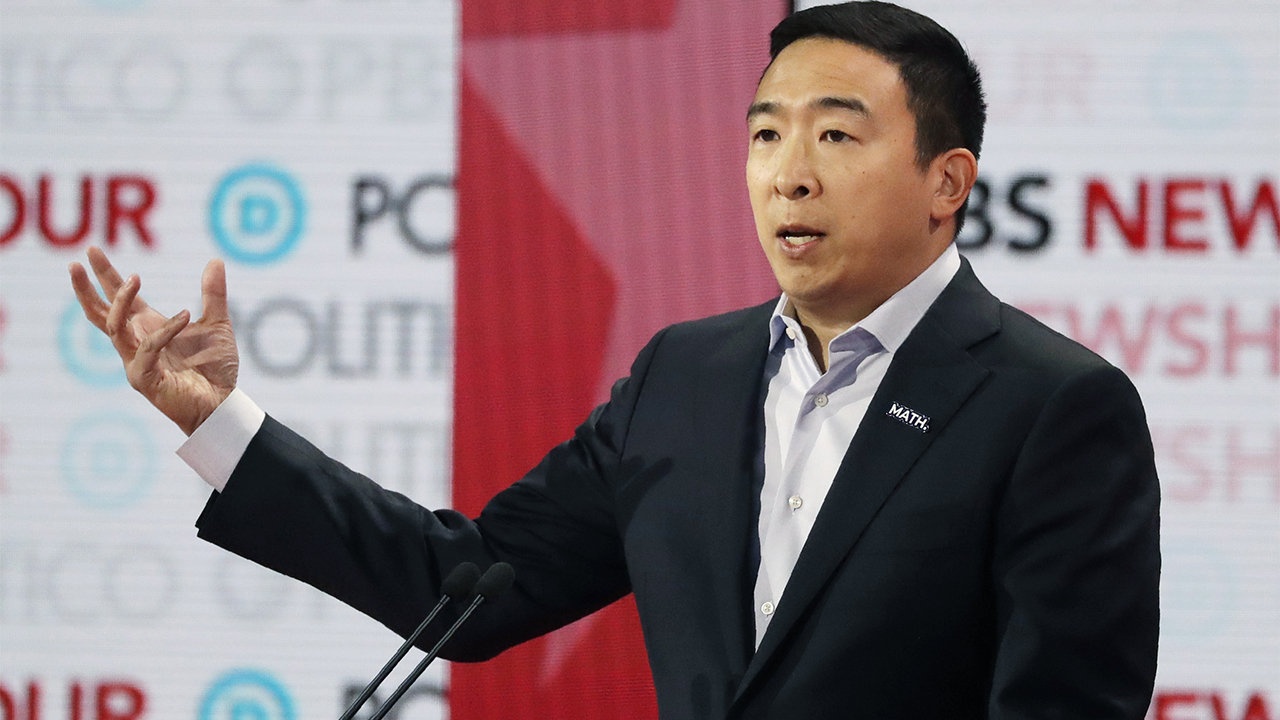 Andrew Yang wants to provide a scaled bank version of universal basic income for those most in need in New York City. FOX Business' Kristina Partsinevelos with more.