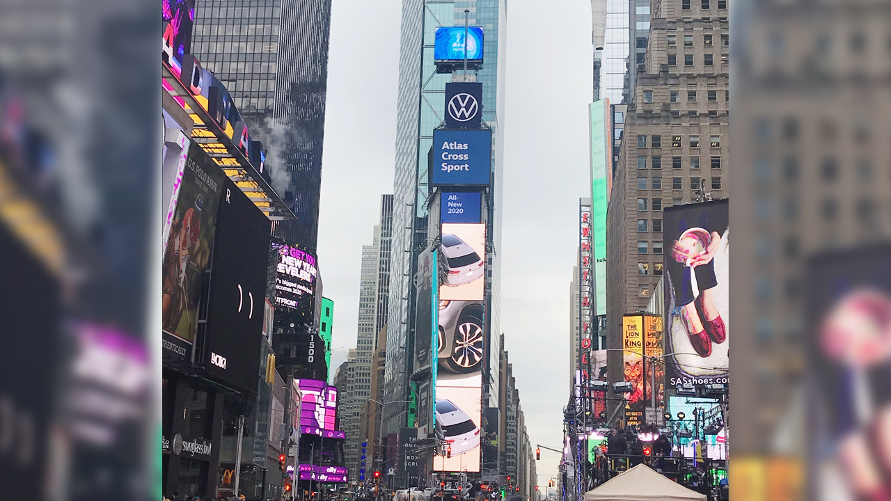 29 Mayor Bloomberg Visits Forever 21 New Times Square Location Stock  Photos, High-Res Pictures, and Images - Getty Images