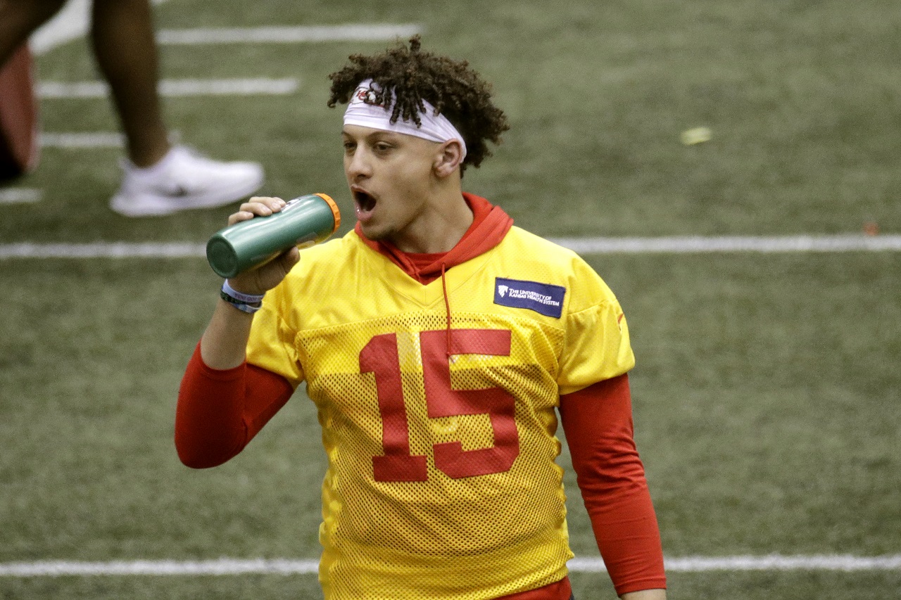 As Patrick Mahomes Turns Batter for His $1,200,000,000 Franchise, Softball  Contest Transforms Into Tackle Football During Celebrity Game - The  SportsRush