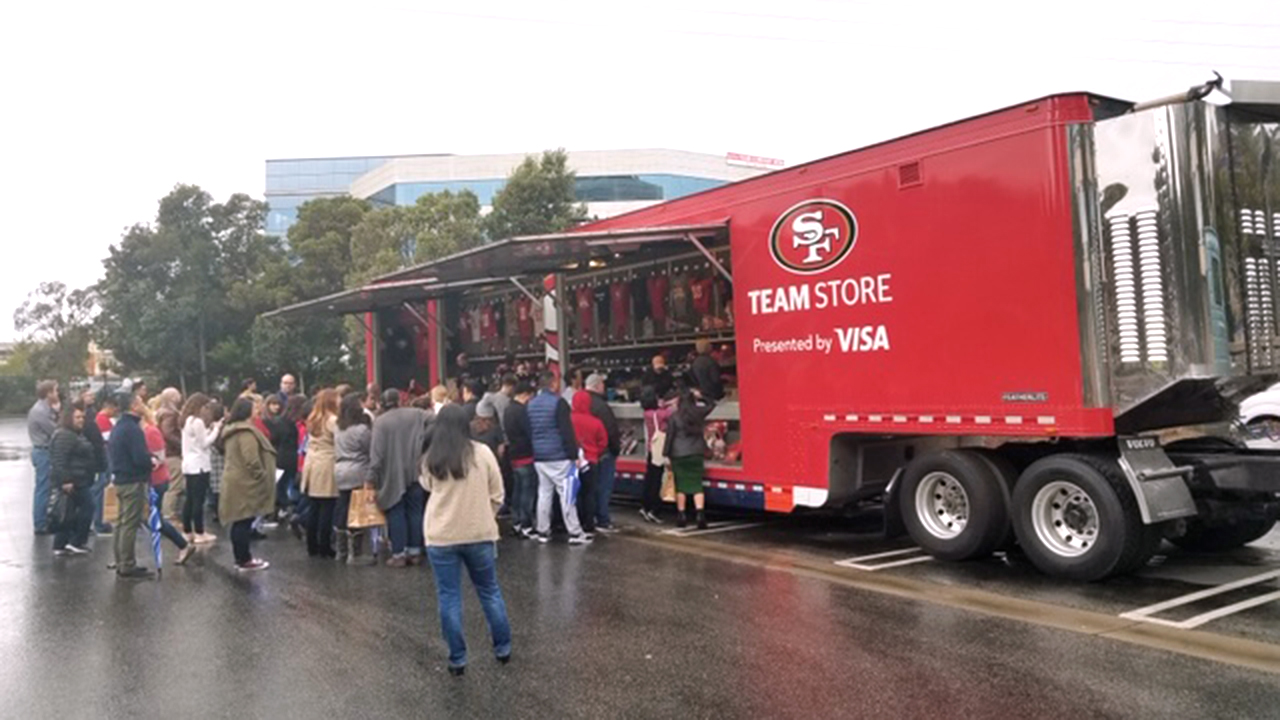 SF 49ers Team Store in Palo Alto