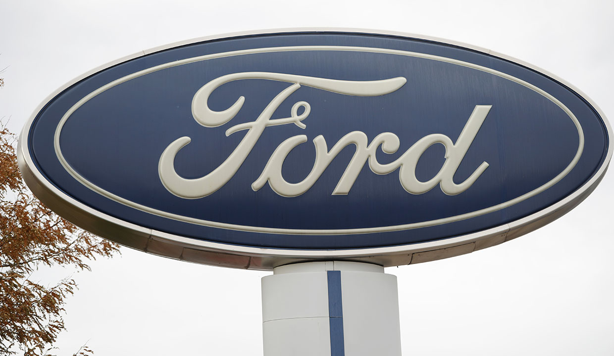 Automakers Ford, General Motors and Fiat Chrysler plan to restart production amid coronavirus May 18. FOX Business' Ashley Webster with more.