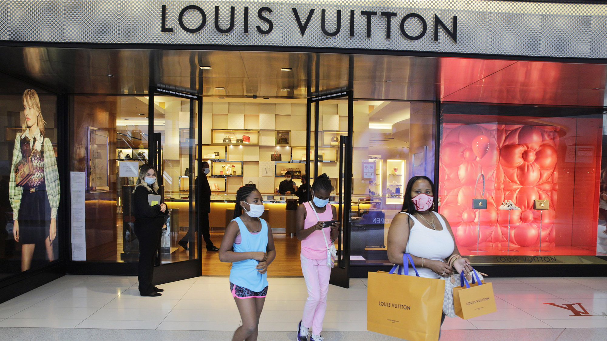 Luxury shoppers flock online, but stores aren't going out of style
