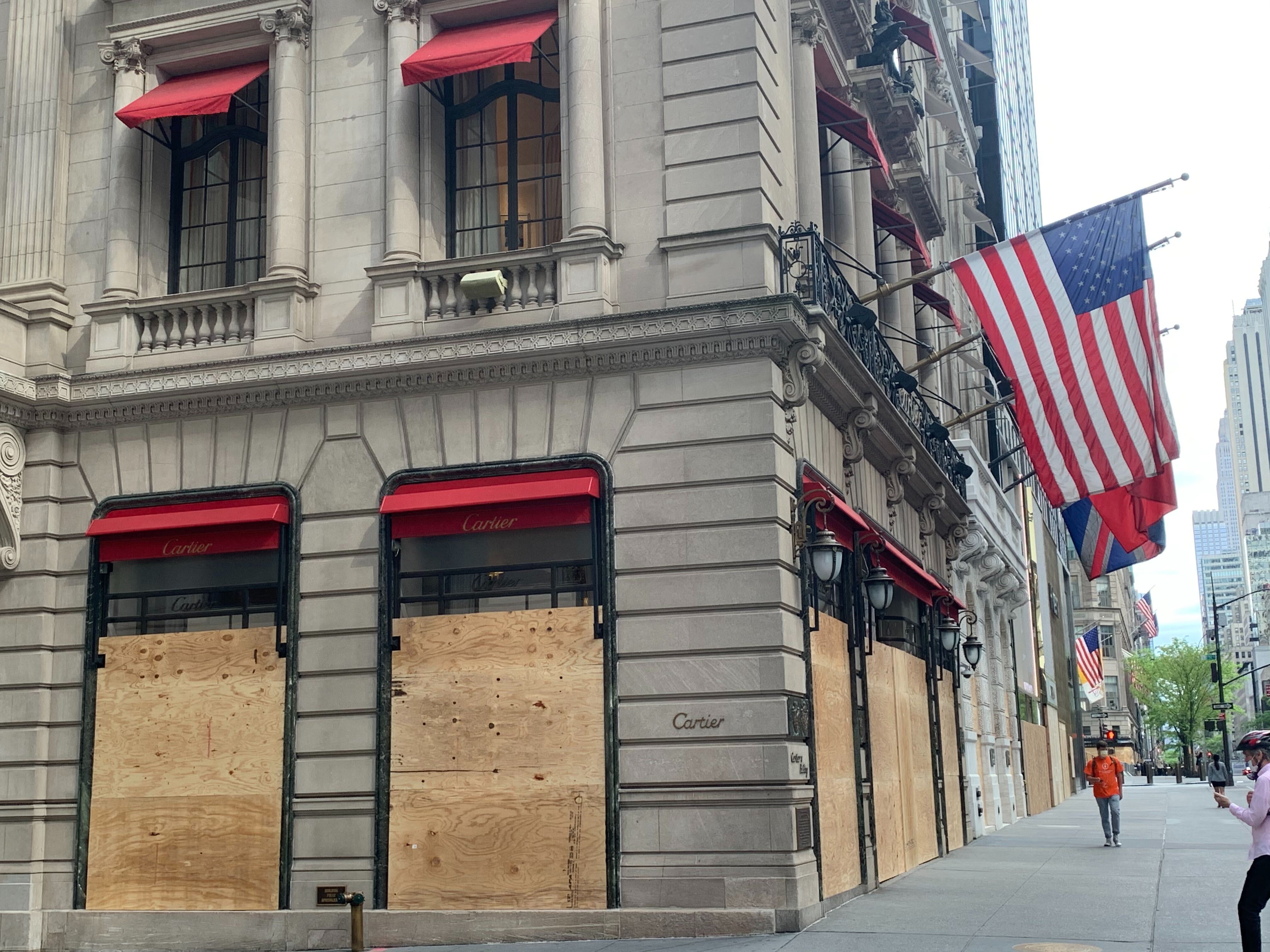 Saks Shuts Downtown Store in Manhattan Cutthroat Retail Wars