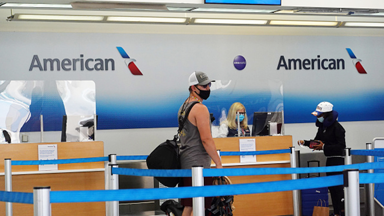 American Airlines 'technology issue' resolved after customers report lengthy delays