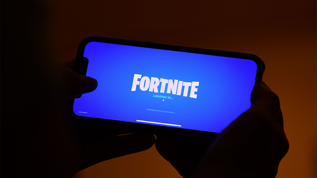 Apple Extends Fortnite's 'Sign-in with Apple' But Epic Games Still Advise  to Create Alternatives NOW!