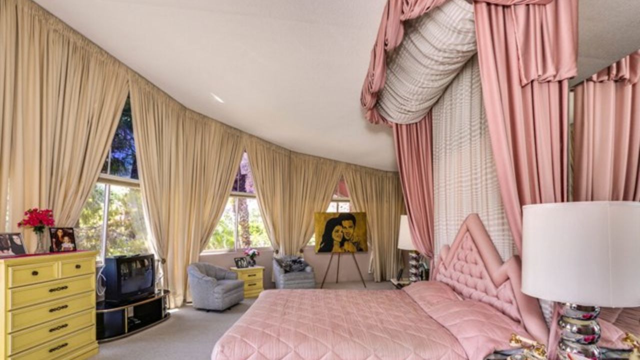 Elvis Presley's honeymoon house listed for $2.5M in Palm Springs | Fox Business