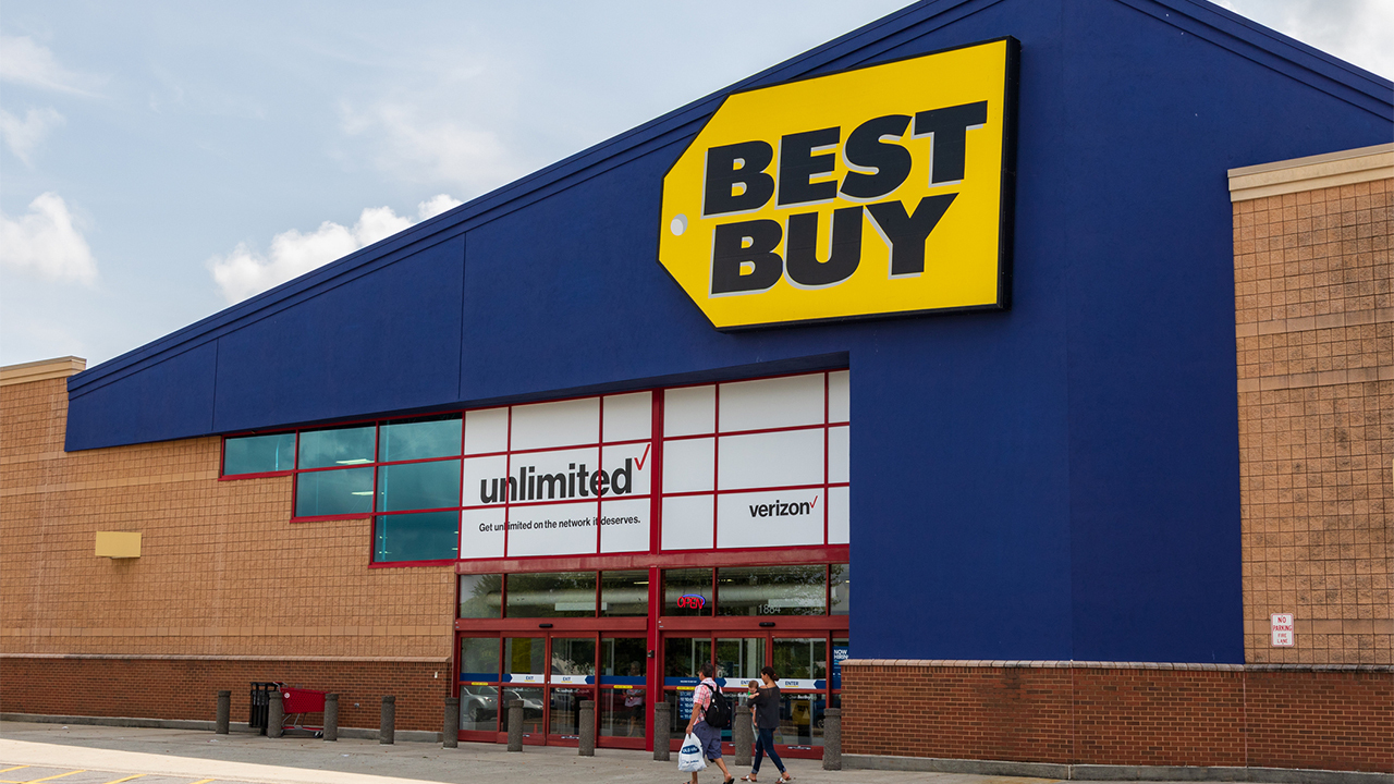 Best Buy Lowers Sales Outlook as Black Friday Looms