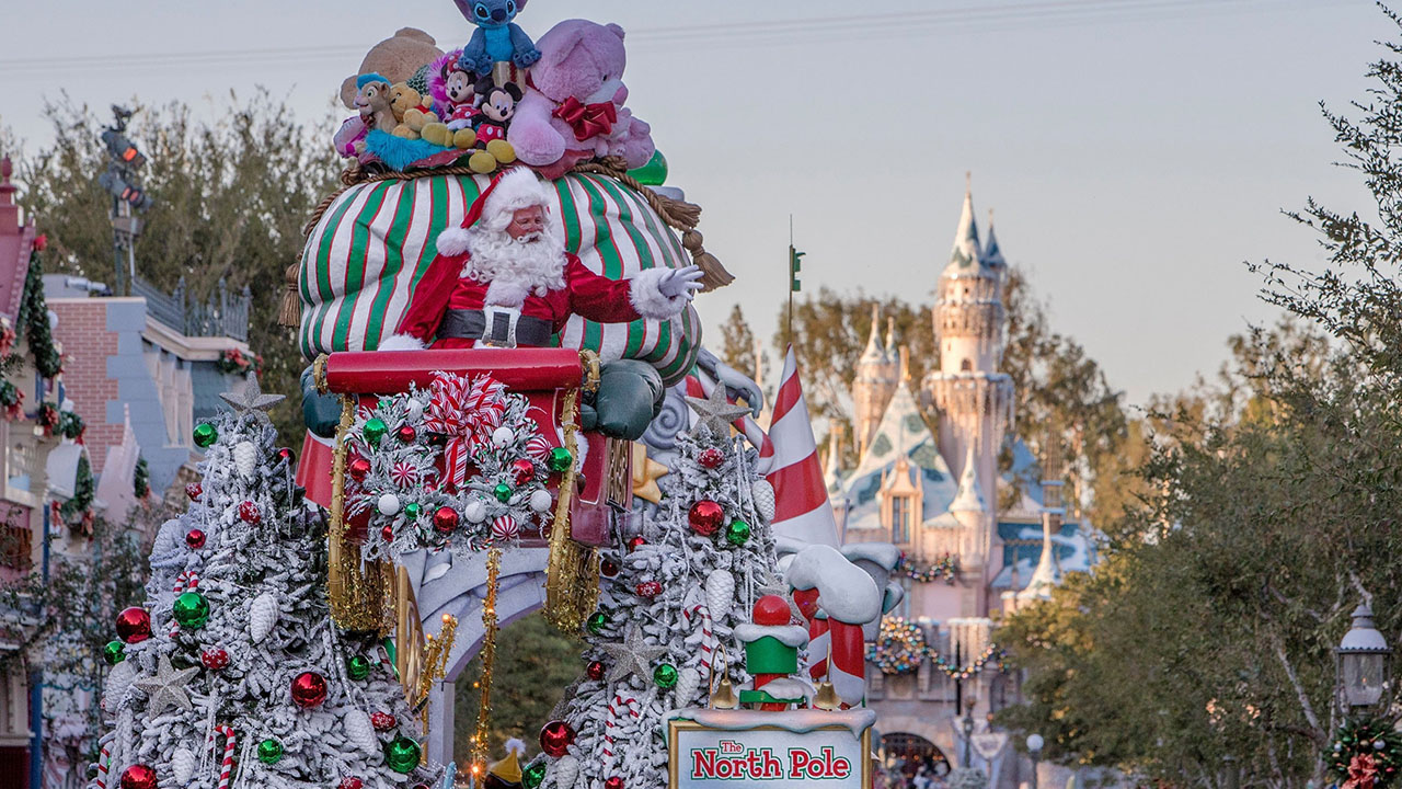 Disneyland announces dates for Christmas celebration's return Fox