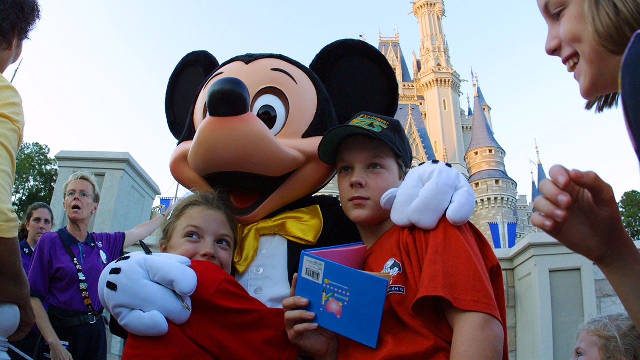 How to Make Most of Meet-and-Greets at Disney, According to Fans