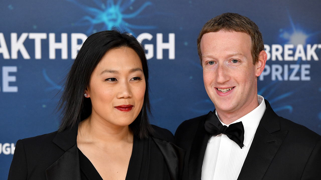 Mark Zuckerberg is accused of using a private jet, emitting more carbon  emissions than the entire US in 15 years - Vietnam Insider