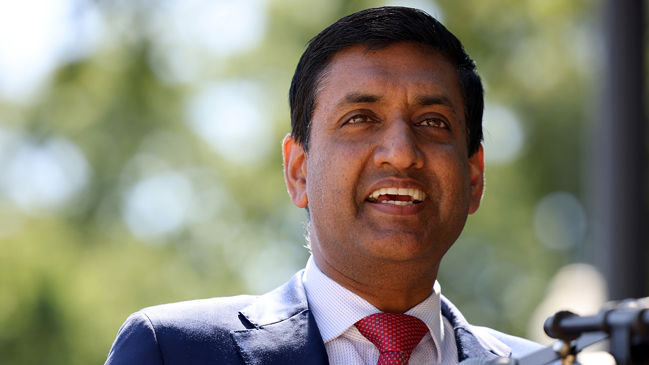 Ro Khanna will host key meeting to help Harris repair crypto relations