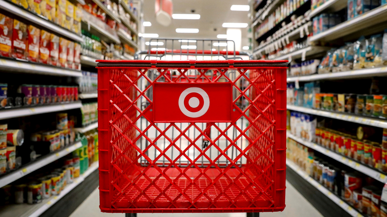 Tupperware moves from living rooms to Target stores - CBS News