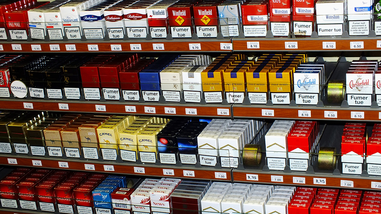 Top tobacco company to cut thousands of jobs