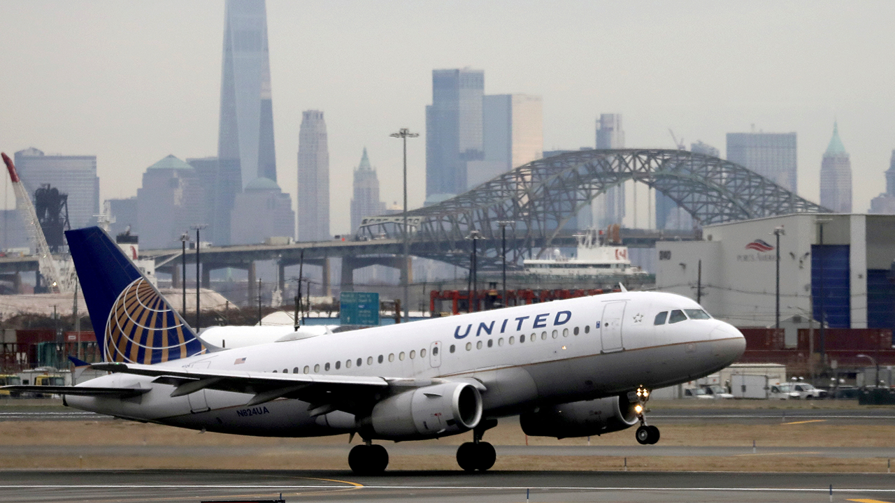 United Airlines worker, passenger have bloody brawl at Newark Airport check-in counter, video shows