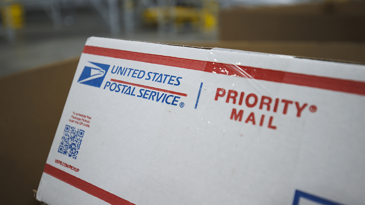 USPS planning temporary price hike for holiday season
