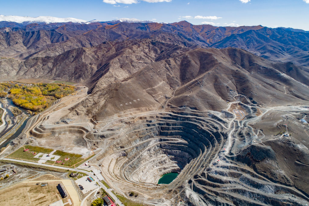 Barrick Gold president and CEO Mark Bristow explains why the mining company is growing its copper footprint on 'The Claman Countdown.'