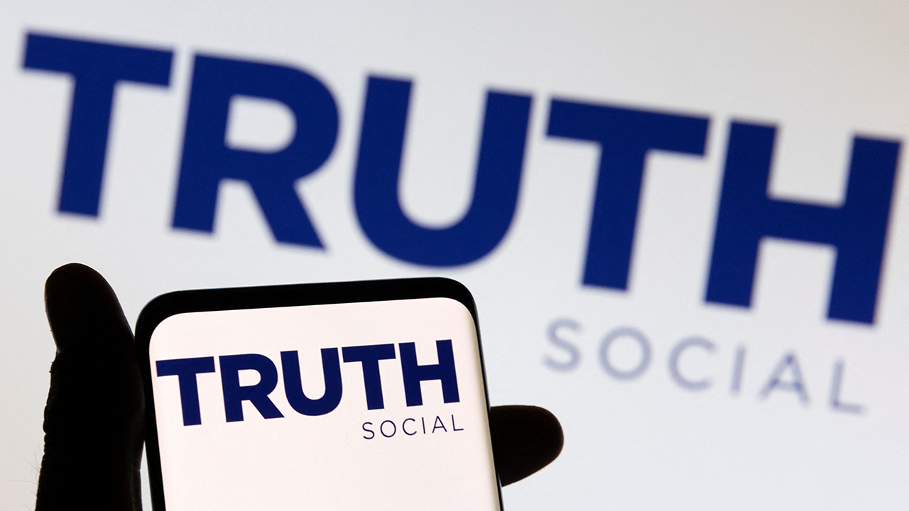 Fox Business correspondent Charlie Gasparino reports on Truth Social’s latest troubles as the company faces a potential lawsuit from Right Forge and struggles to build up revenue.