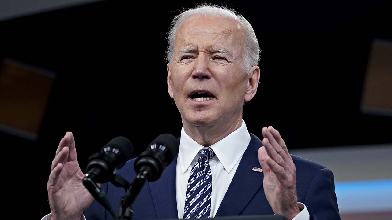 National Taxpayers Union Executive Vice President Brandon Arnold weighs in on President Biden blaming Putin for record-high inflation in the United States on 'The Evening Edit.'