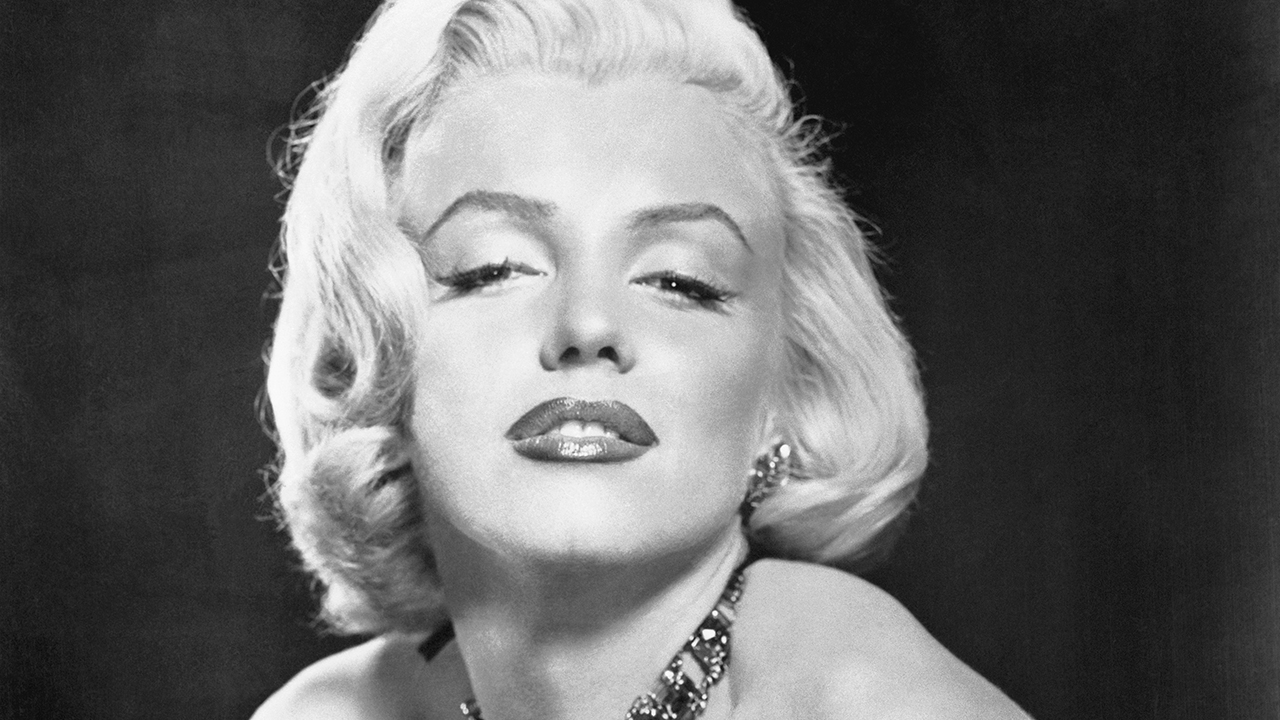 Marilyn Monroe Without Makeup  : Revealing the True Beauty