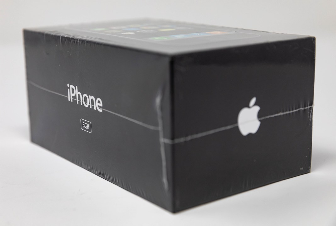 Auctioned-iPhone-3.jpg
