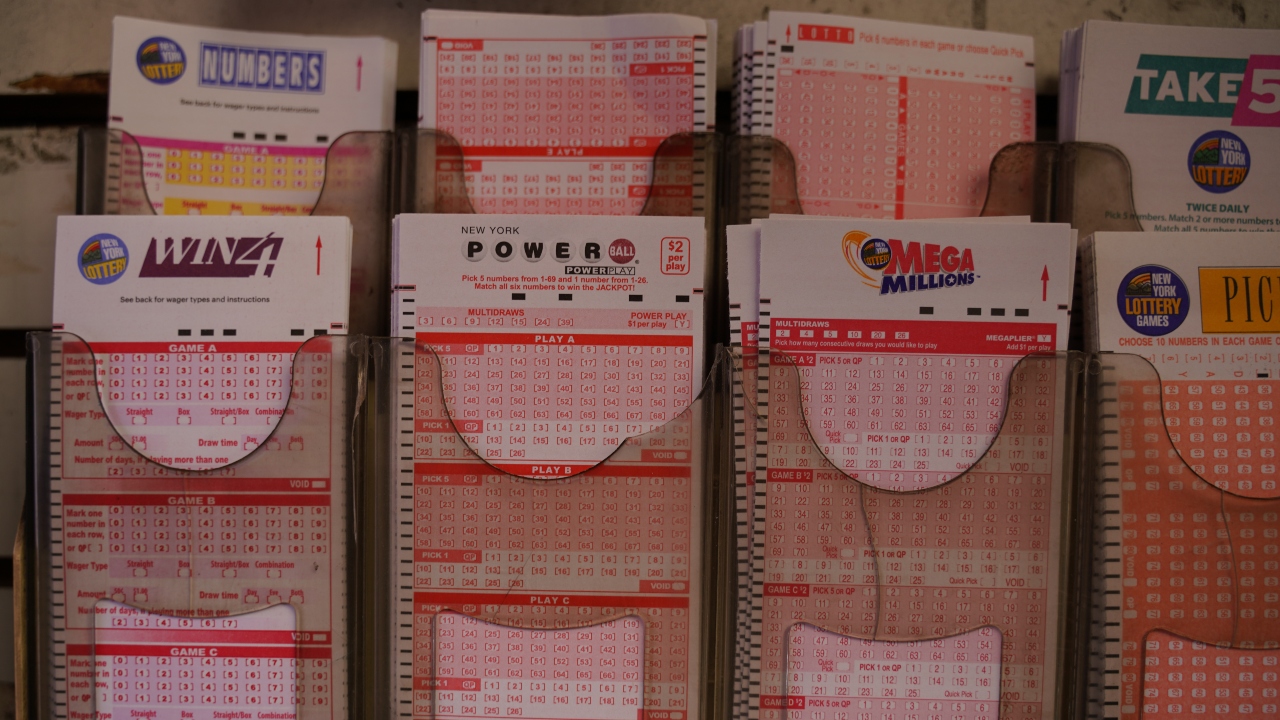 Powerball jackpot jumps to $653M | Fox Business