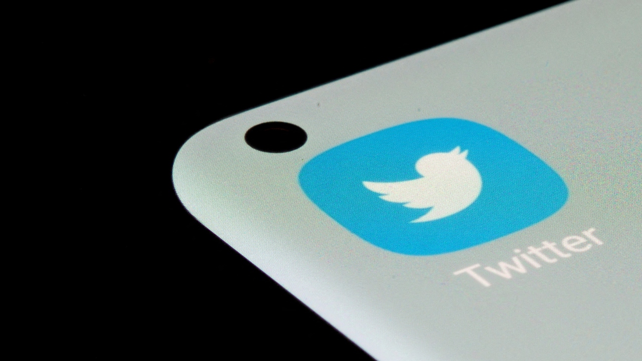 Twitter Blue verification separates 'notable' accounts from subscribers -  The Verge