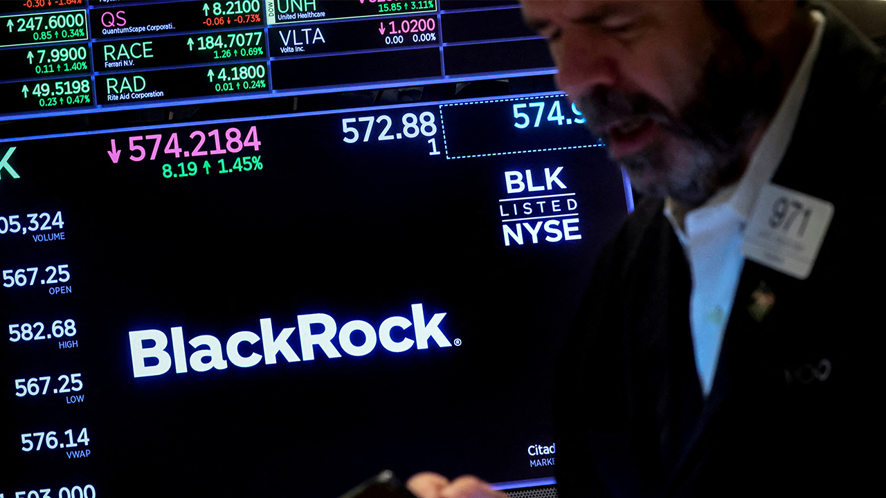 Seaport Securities founder Ted Weisberg and T3 Trading chief strategist Scott Redler discuss the Fed's interest rate path and the possibility of a new Bitcoin product for BlackRock on 'The Claman Countdown.'