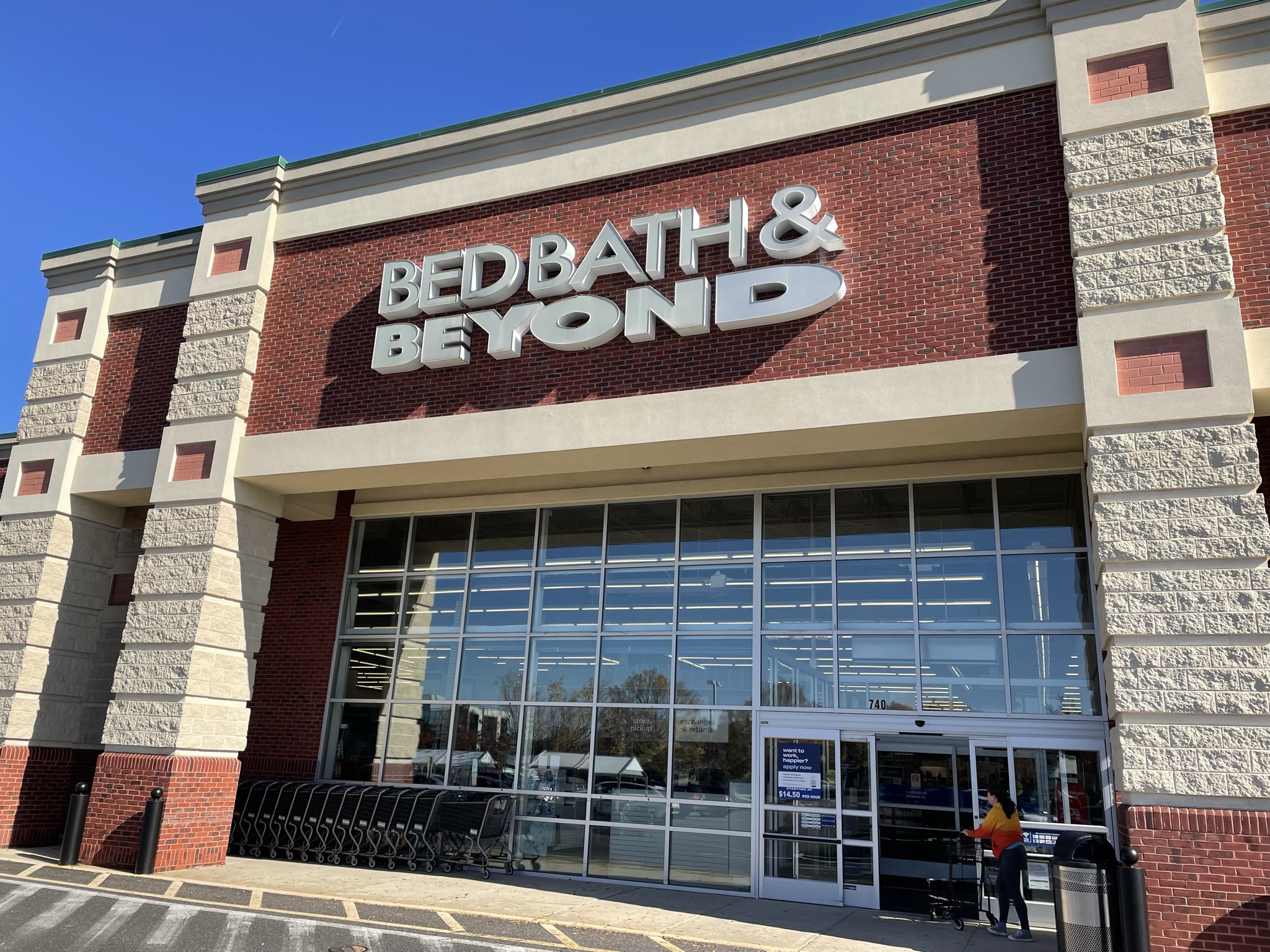 12 photos showing the sad state of Bed Bath & Beyond
