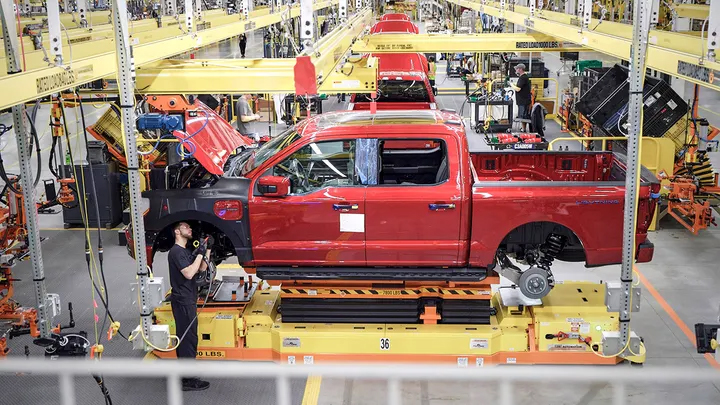 FoxNews.com automotive editor Gary Gastelu discusses Ford’s new electric pick-up F-150 Lightning.