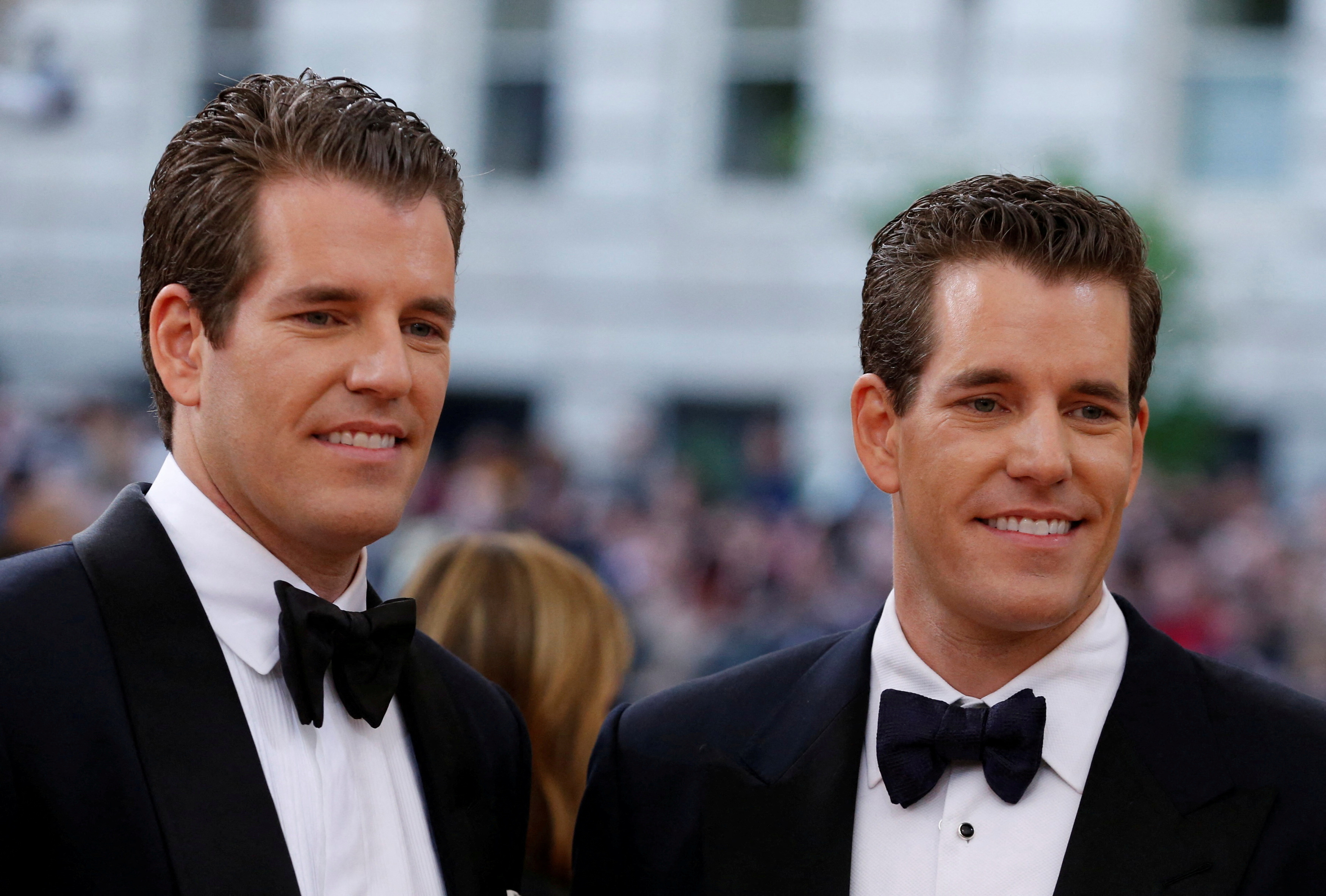 Winklevoss twins donate $1M in Bitcoin to support Sen. Warren's pro-crypto challenger