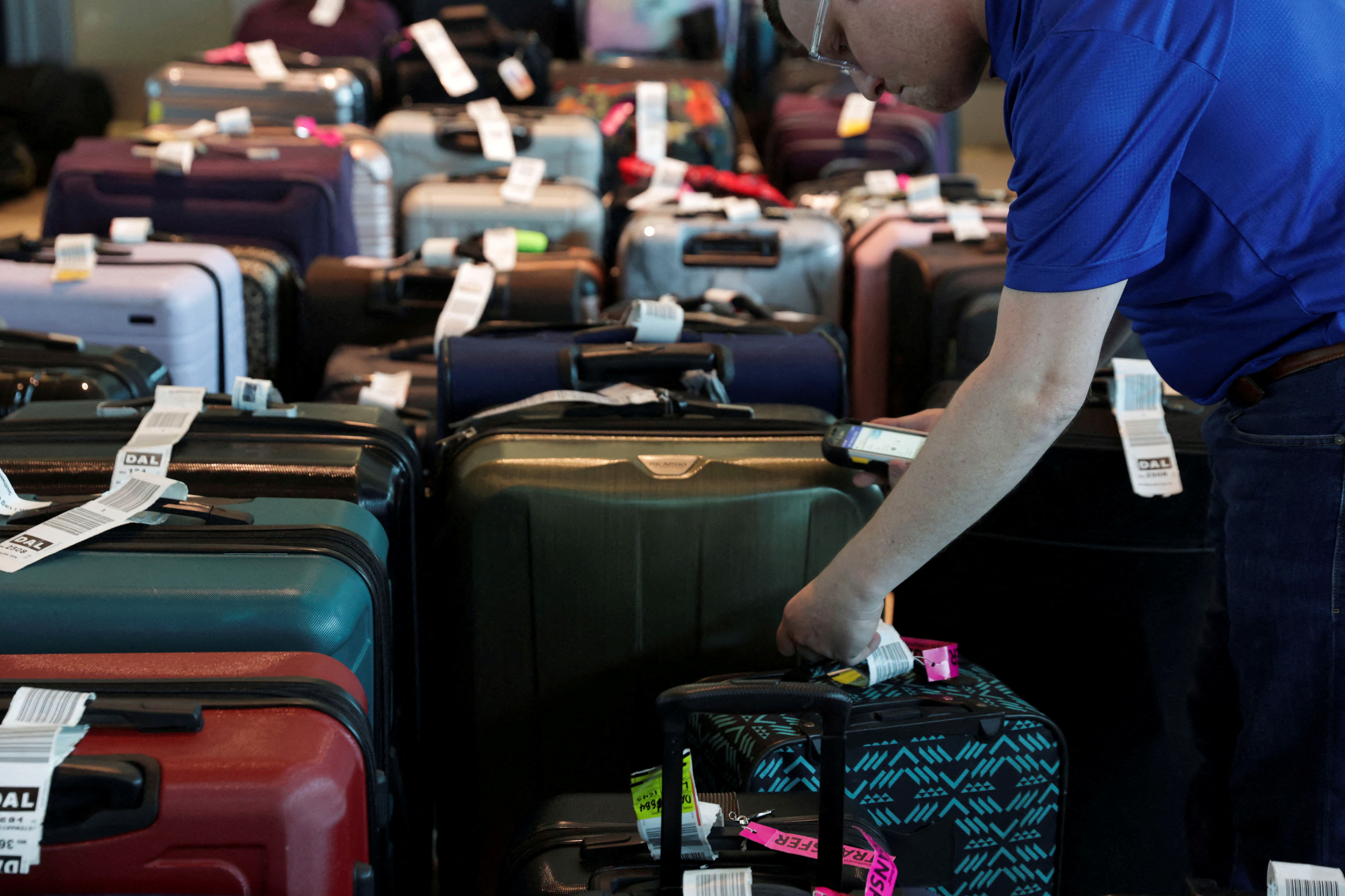 DOT launches investigation into Southwest Airlines over holiday flight cancellations
