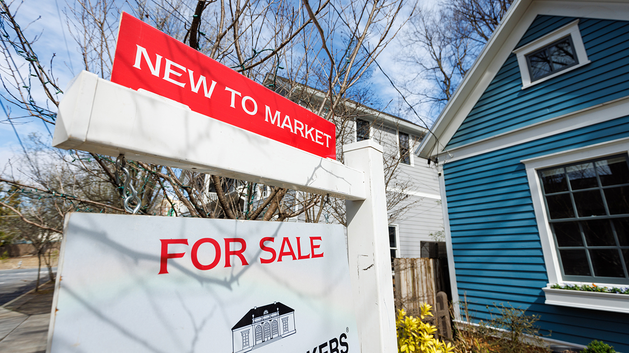 Home prices see largest dip in a decade