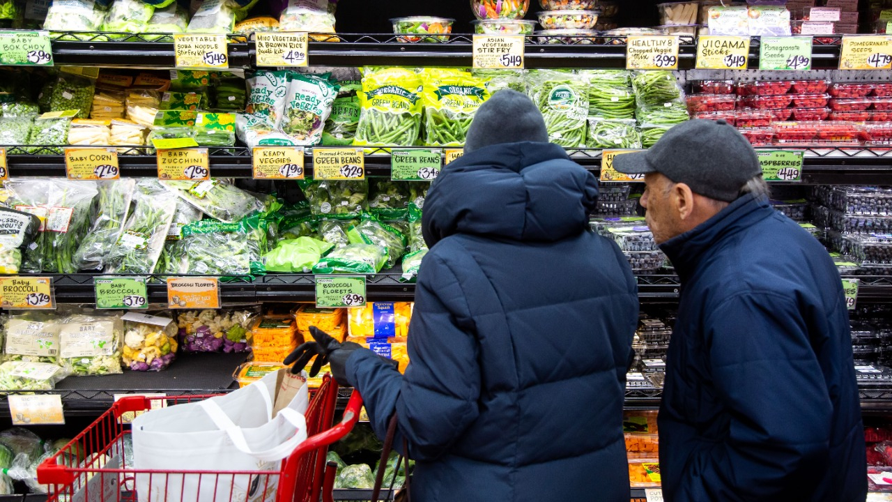 Walmart keeps grocery prices steady amid inflation, antitrust