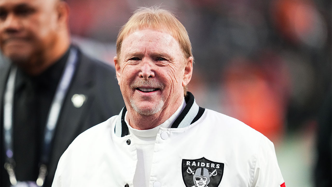 Owners approve Mark Davis, Oakland Raiders' stadium plan for Las Vegas 