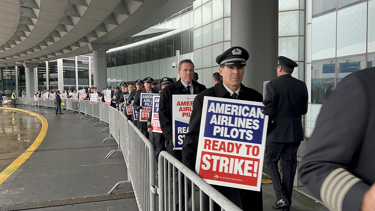 American Airlines pilots vote to authorize strike amid contract