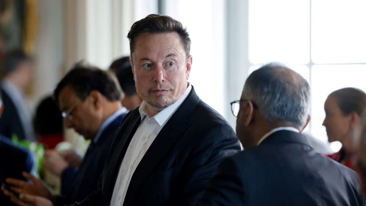 Barron's senior writer Al Root discusses how Elon Musk has revitalized the space industry and weighs in on his Mars ambitions on 'Barron's Roundtable.'