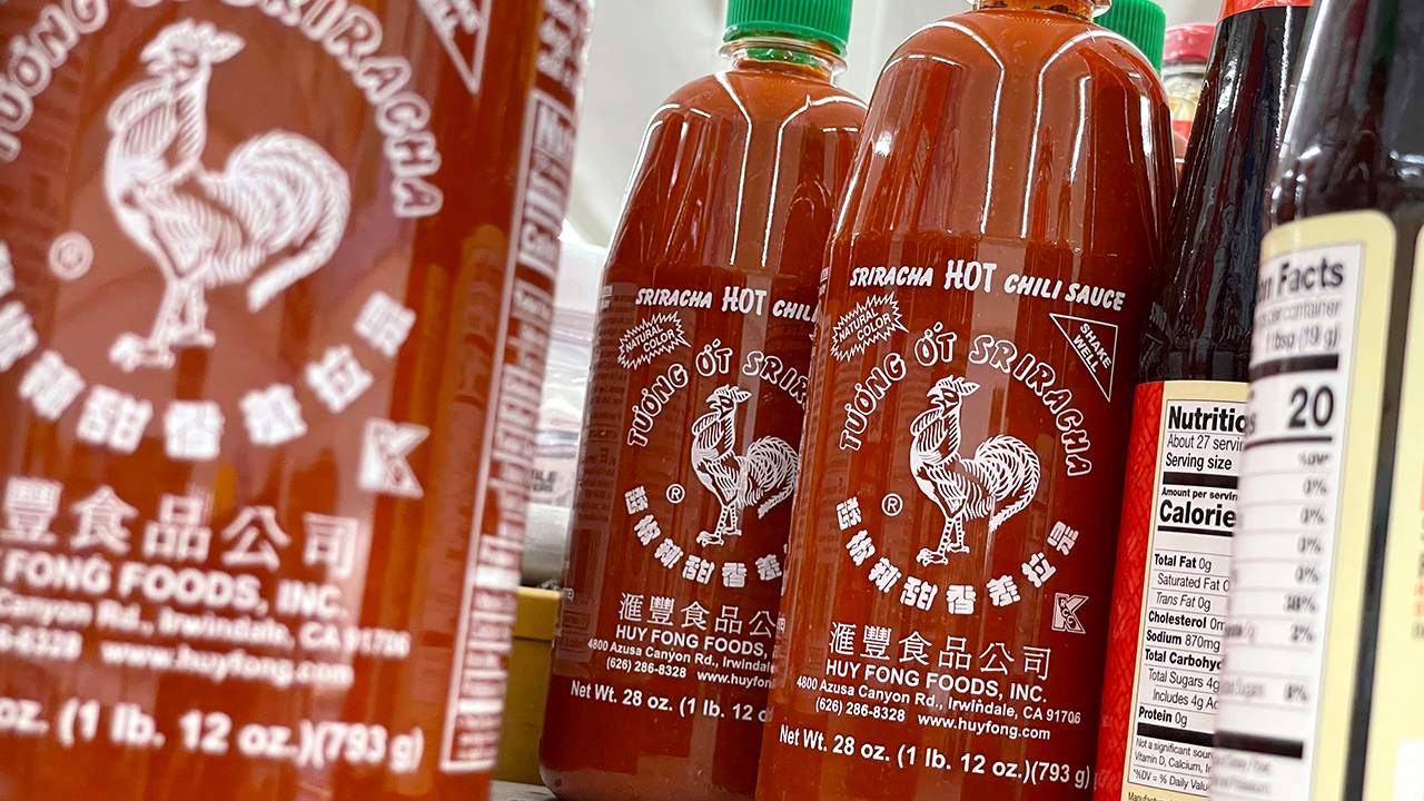  Huy Fong, Sriracha Hot Chili Sauce, 9 Ounce Bottle (2