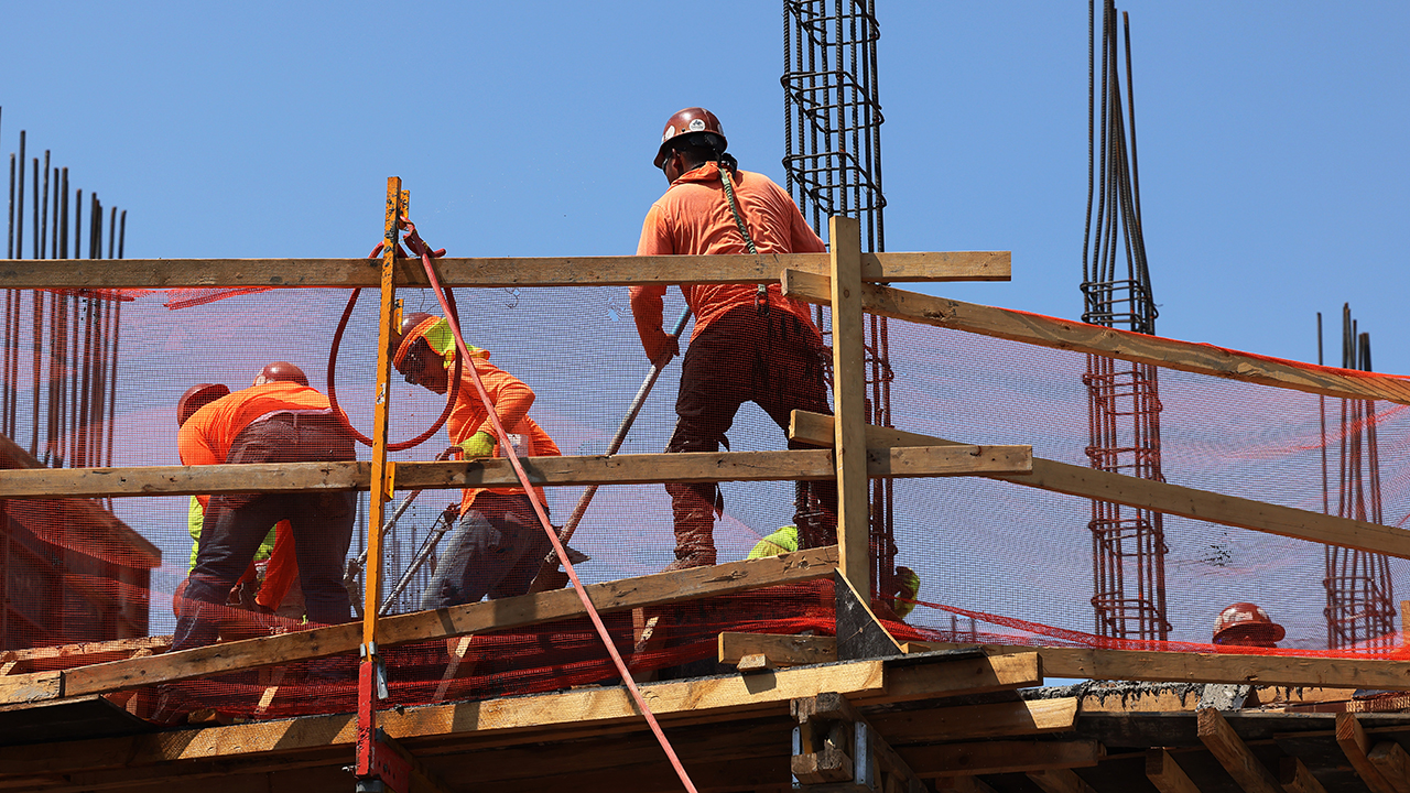 American-born workers see significant job gains as foreign-born employment drops