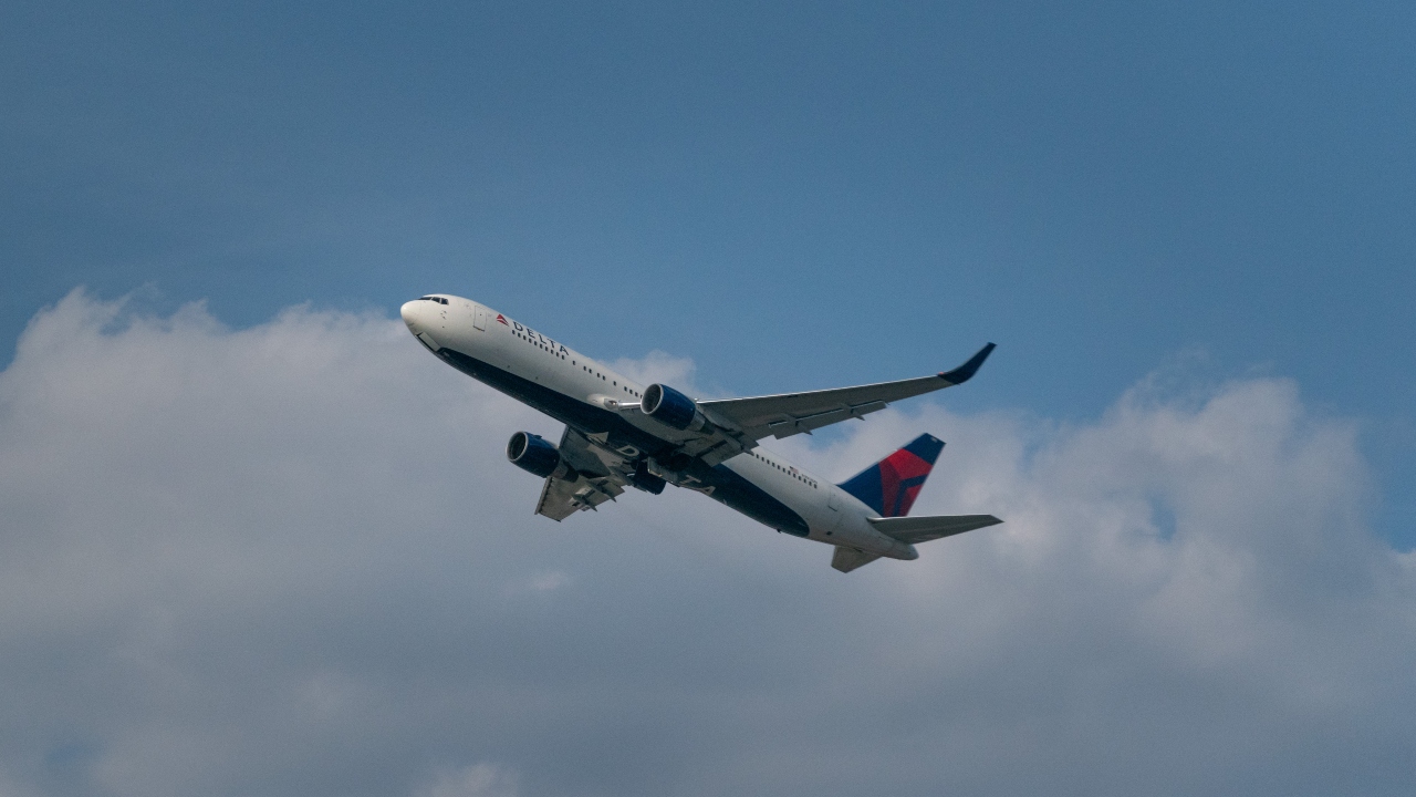 Buttigieg says DOT investigating why Delta Air Lines passengers