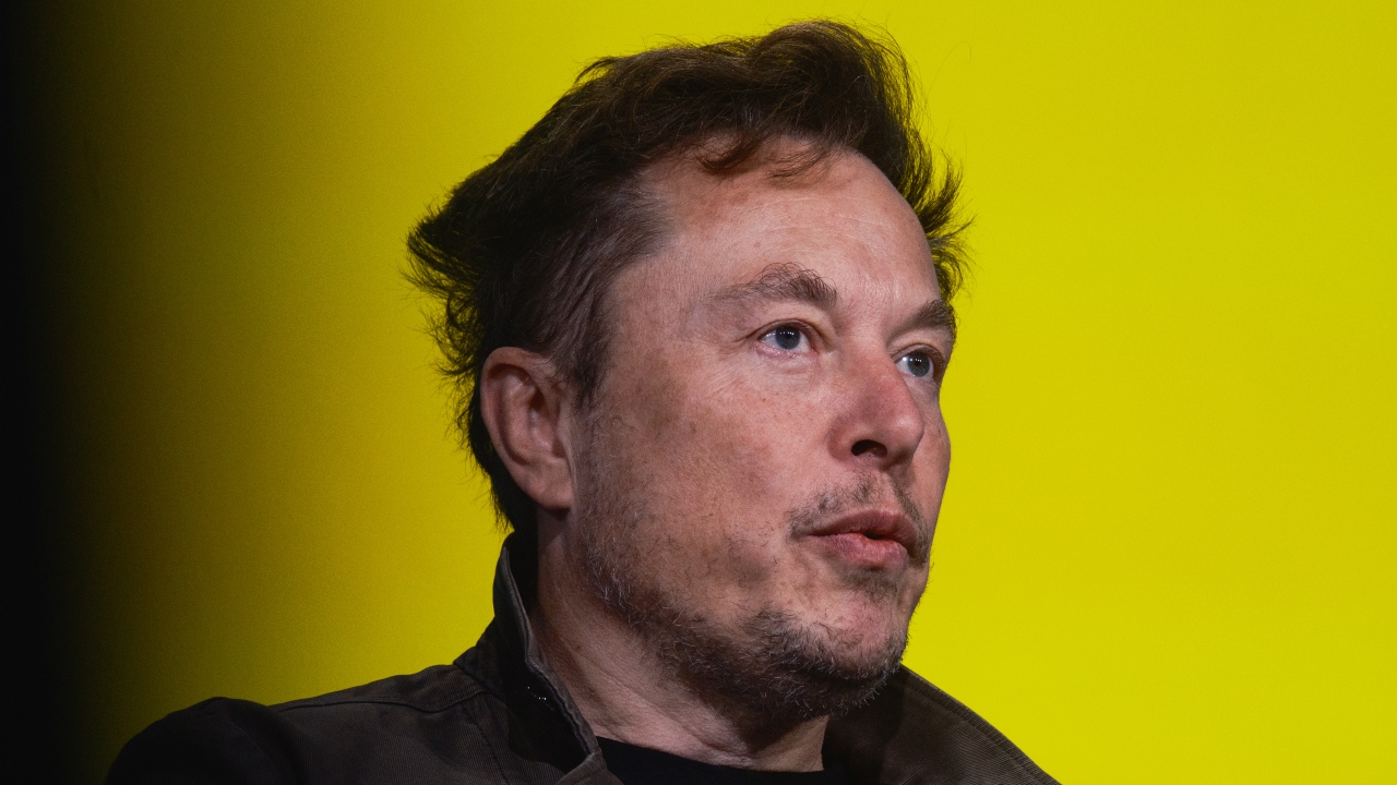 Ex-Twitter Engineer Worries How Elon Musk Will Treat User Data