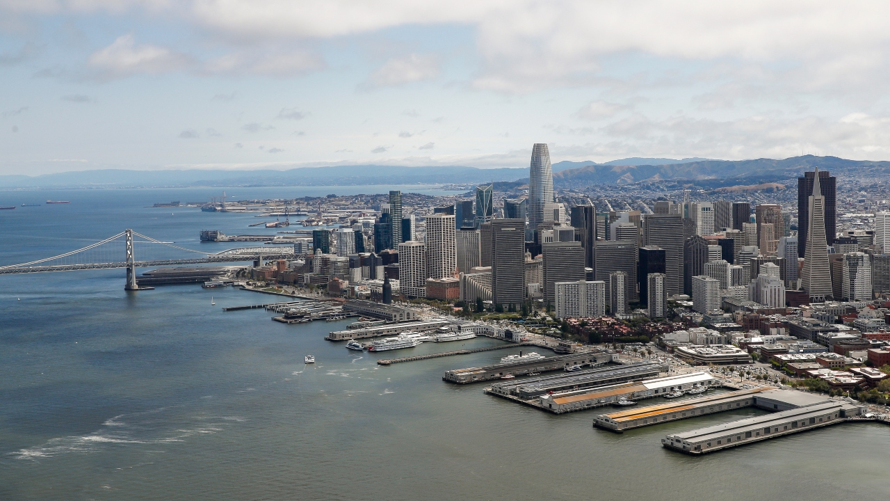 San Francisco apartment building facing foreclosure, significant decline in value