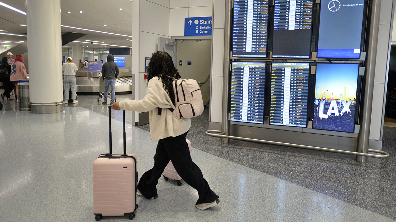 Now Is the Best Time to Book Holiday Flights, Experts Say