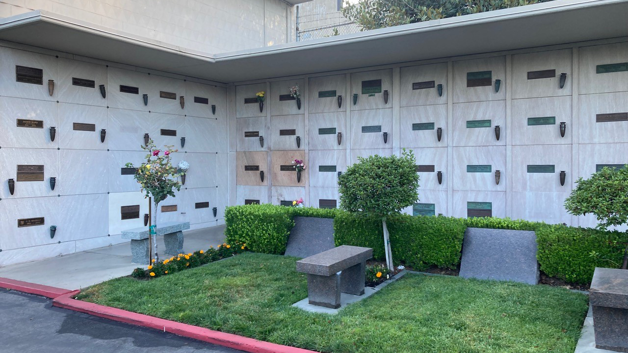 Los Angeles burial crypt near Marilyn Monroe, Hugh Hefner on sale for $2  million